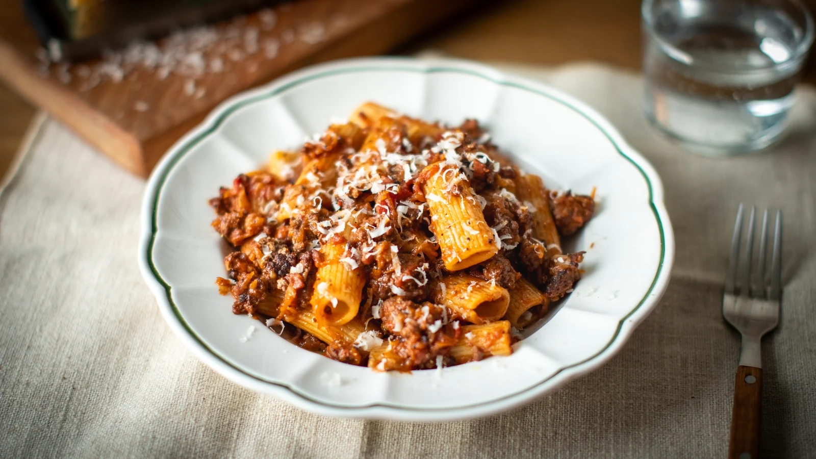 Cook Like a Chef: Rik bolognese med rigatoni