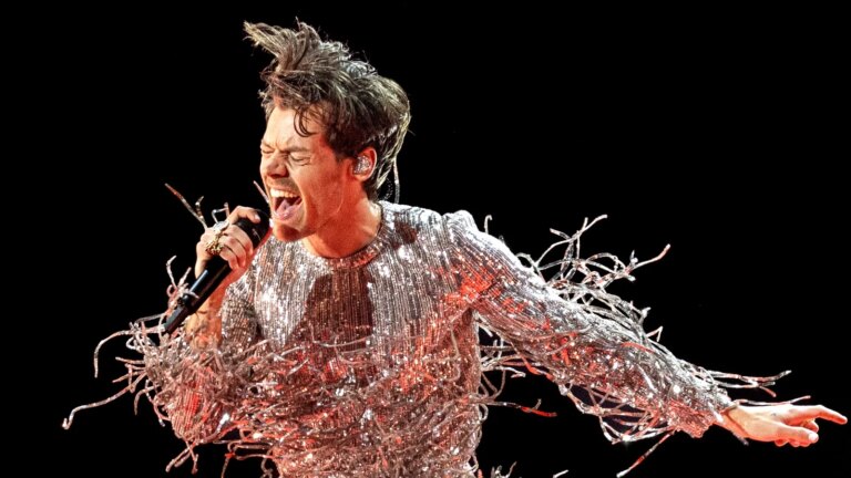 Harry Styles starter det historiske Wembley-løpet
    

