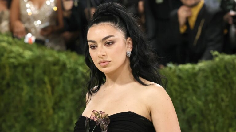 Charli XCX: "Jeg er pÃ¥ det verste stedet mentalt"
    

