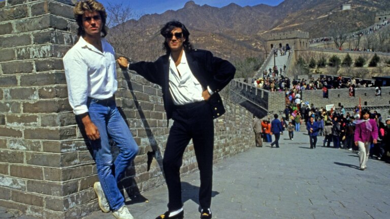 Wham! 10 Days in China trailer bringer oss tilbake til 1985 da George Michael og Andrew Ridgeley skriver historie
    

