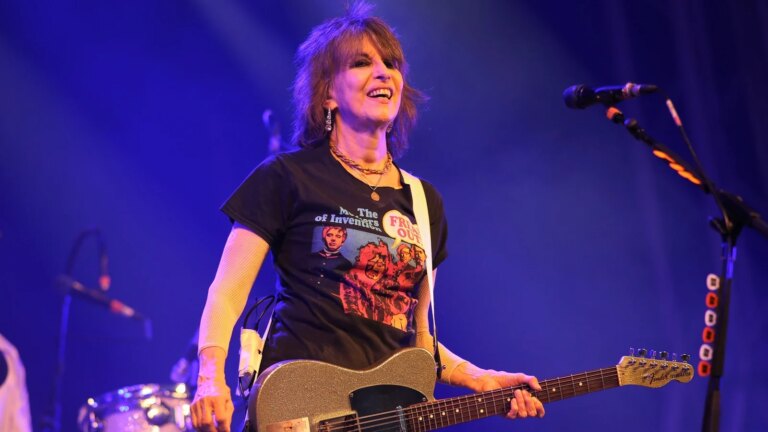 Chrissie Hynde utstilling av malerier lanseres i Skottland
    


