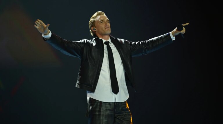 Cody Simpson sier at han ikke kan "gÃ¥ eller snakke" etter Ã¥ ha pÃ¥dratt seg skader
    

