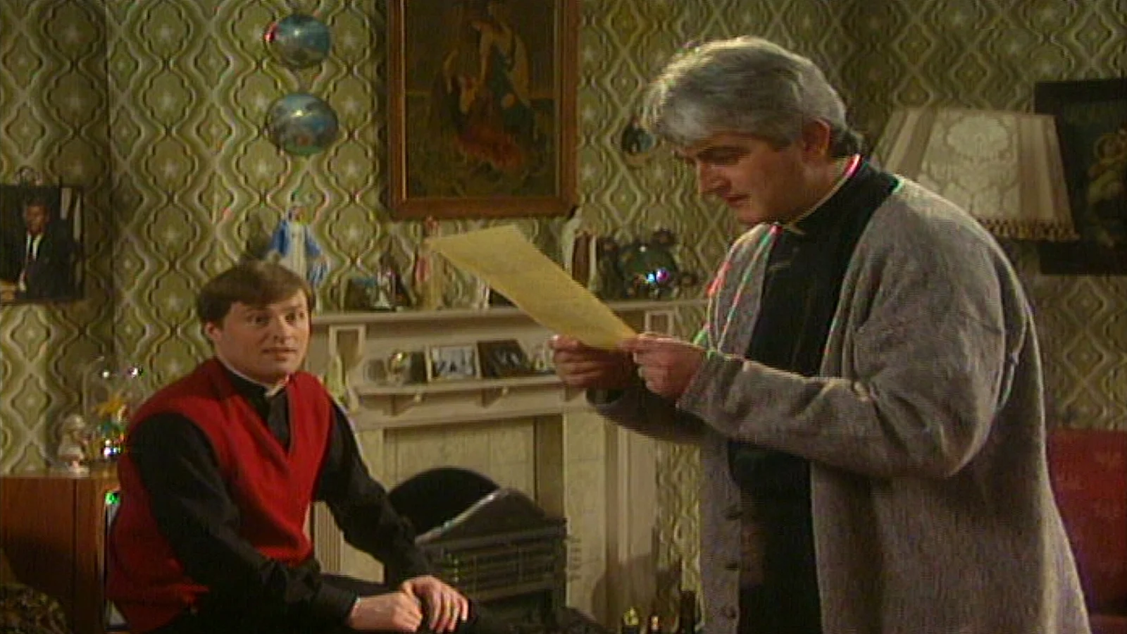 Ar aghaidh leat! Fans tilbÃ¸d en sjanse til Ã¥ tjene Irish pÃ¥ Father Ted-mÃ¥ten