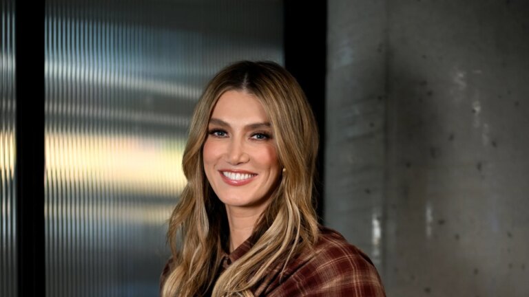 Delta Goodrem "sÃ¥ beÃ¦ret" over Ã¥ bli med Strengt og glade for Ã¥ "gi det en sjanse"
    

