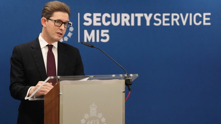 GeneraldirektÃ¸r i MI5 avslÃ¸rer at han er en fan av spiondramaet Slow Horses
    

