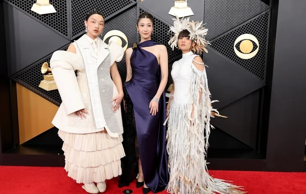LOS ANGELES, CALIFORNIA â€“ 01. FEBRUAR: (KUN FOR REDAKTIONSBRUK) (LR) Audrey Nuna, EJAE og Rei Ami fra Kpop Demon Hunters deltar pÃ¥ den 68. GRAMMY Awards pÃ¥ Crypto.com Arena 1. februar 2026 i Los Angeles, California. (Foto: Amy Sussman/Getty Images)