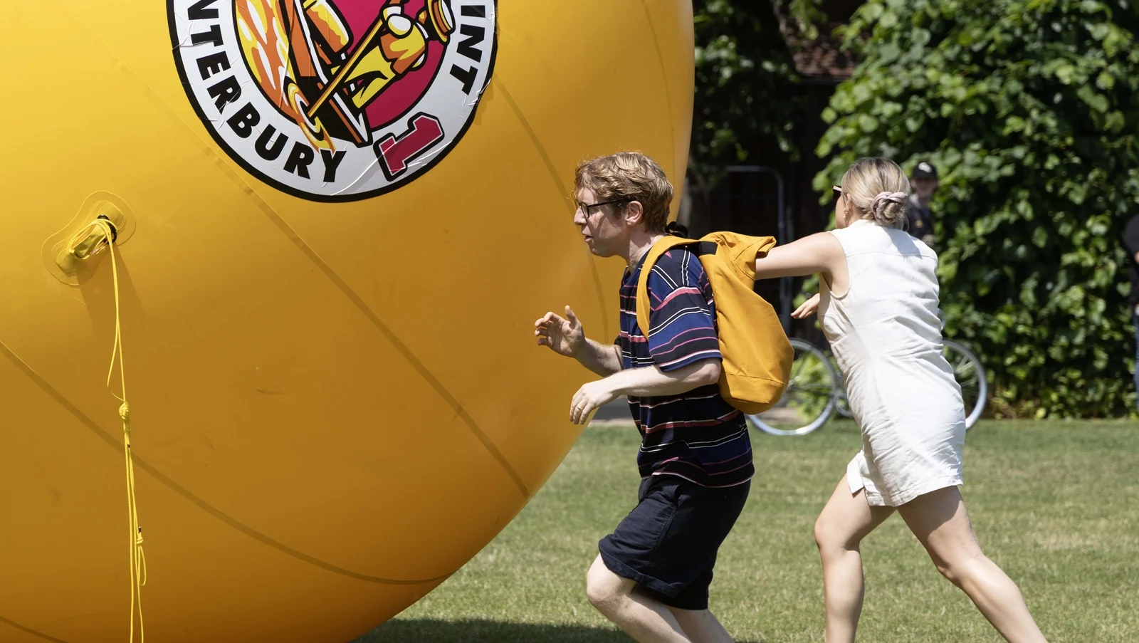Josh Widdicombe blant stjernene i det nye showet Let's Play Ball