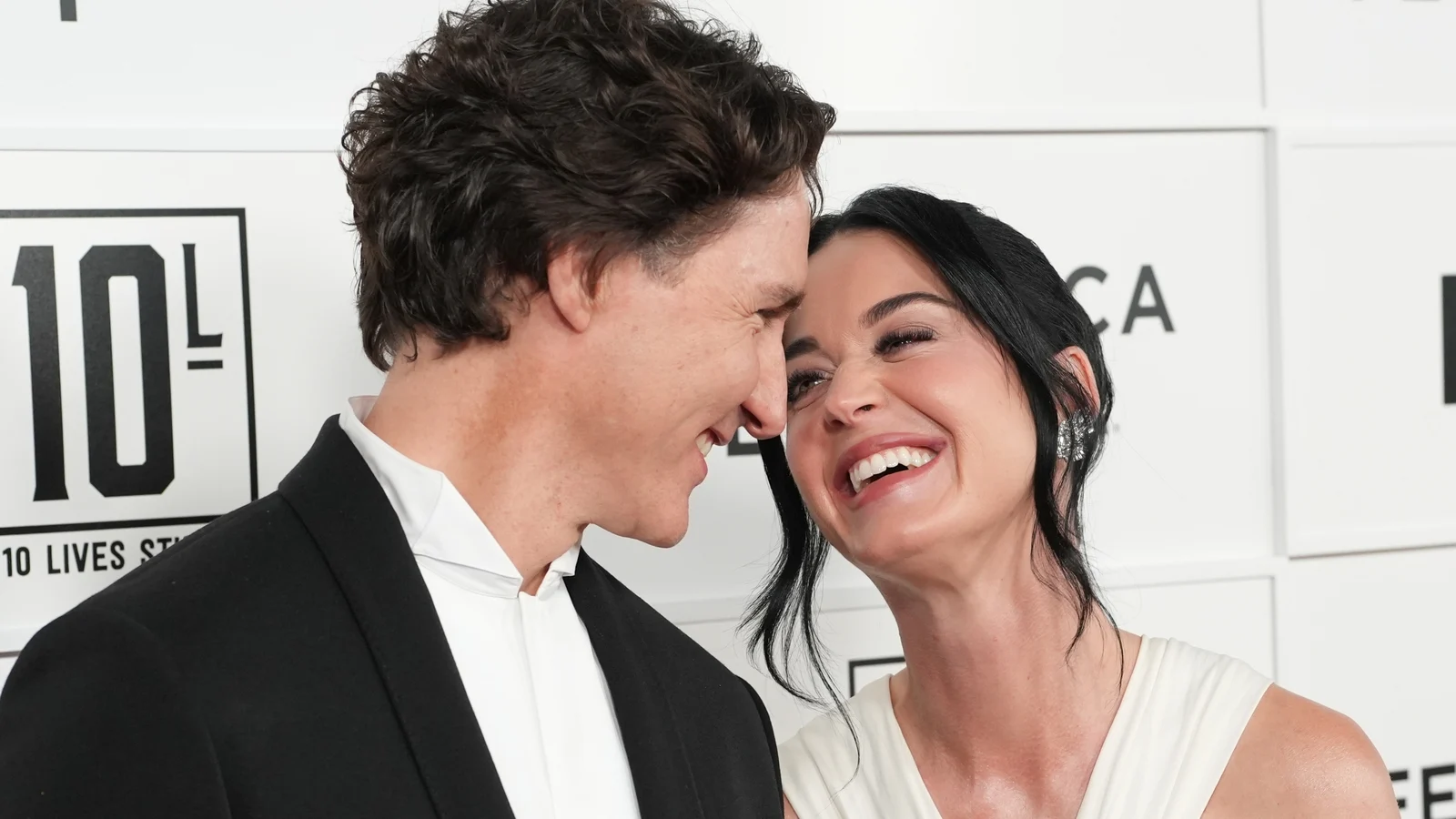 Justin Trudeau gikk glipp av Canada-kampen for Katy Perry: Â«KjÃ¦restens plikter ringerÂ»
