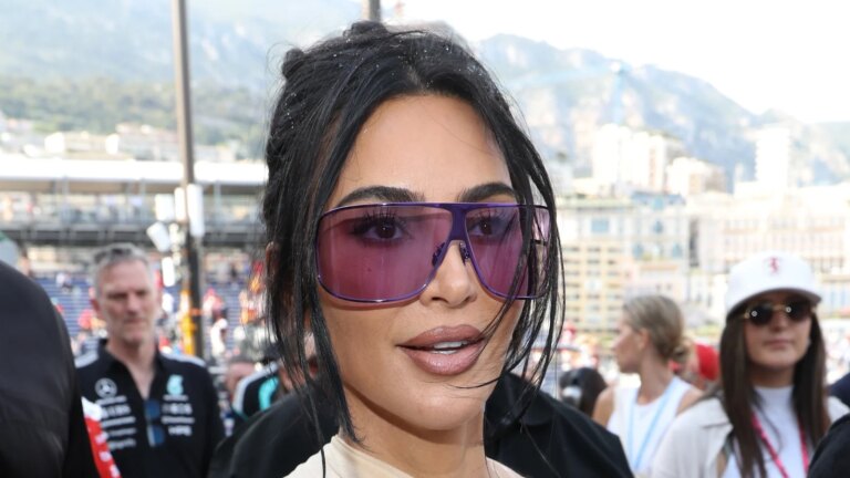 Kim Kardashian gir F1-fÃ¸rerhÃ¥ndkle etter viral forveksling
    

