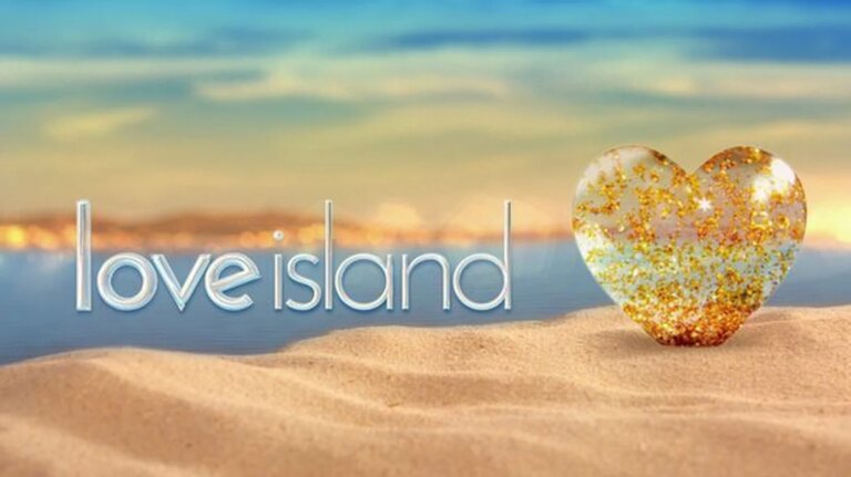 Love Island ser to deltakere forlate villaen i sjokkdumping
    

