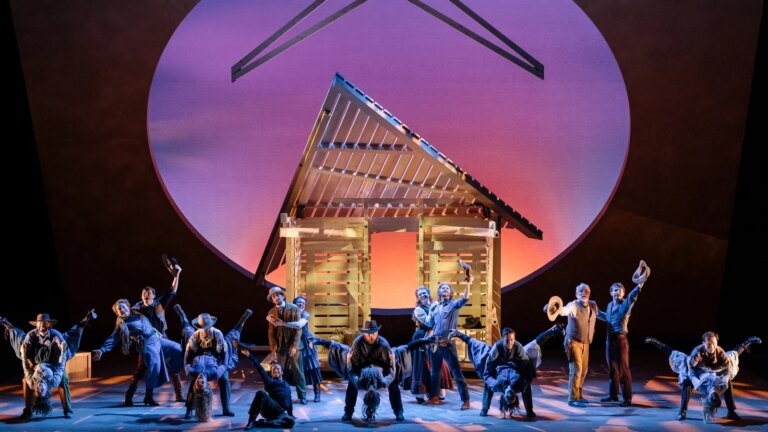 Ny produksjon av Oklahoma! i Dublin bringer det hele hjem
    

