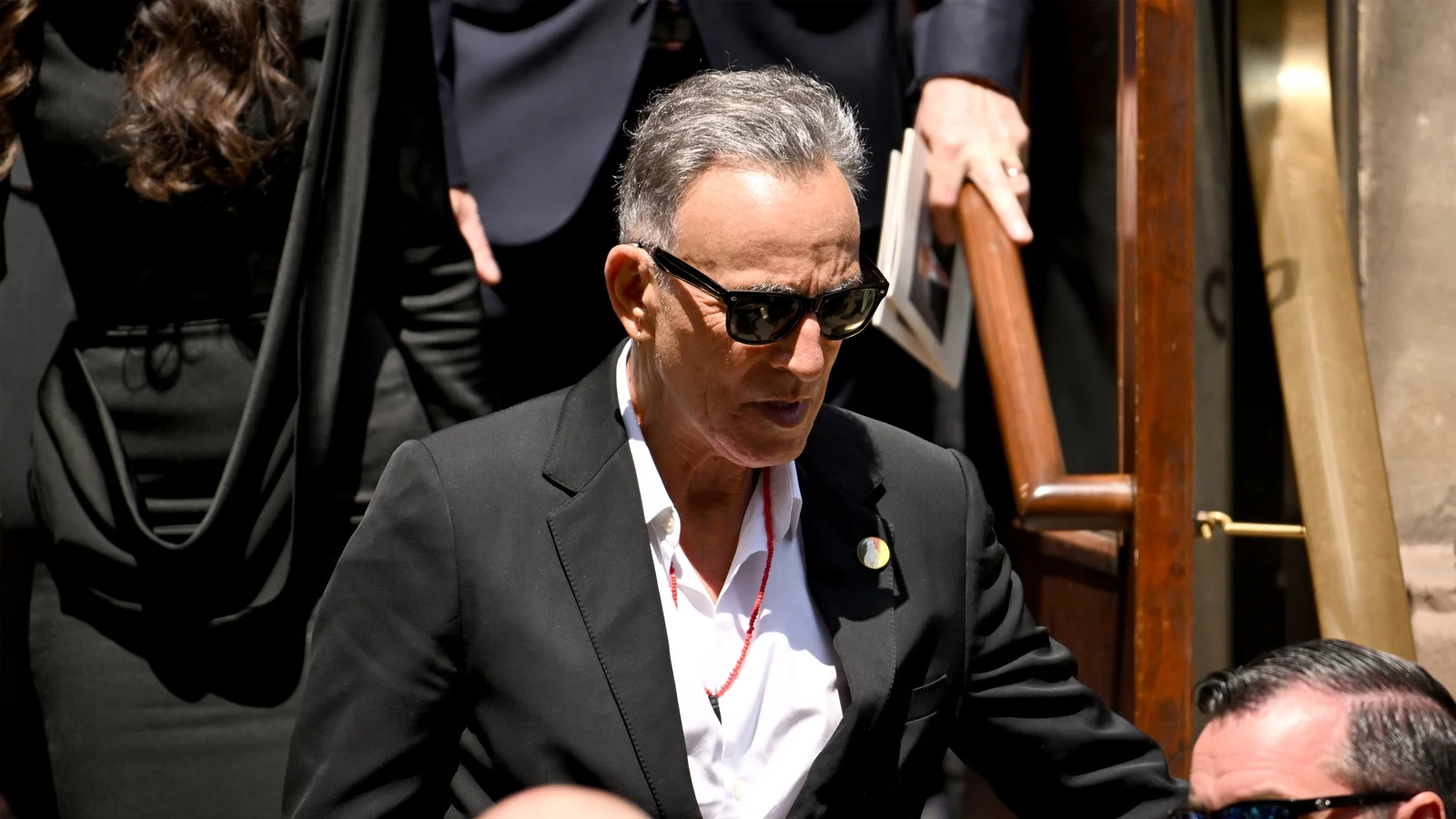Springsteen, Barry Manilow og Stevie Wonder hedrer Clive Davis i begravelsen