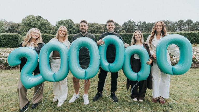 The 2 Johnnies donerer â‚¬200 000 til barnesykehus over hele Irland
    

