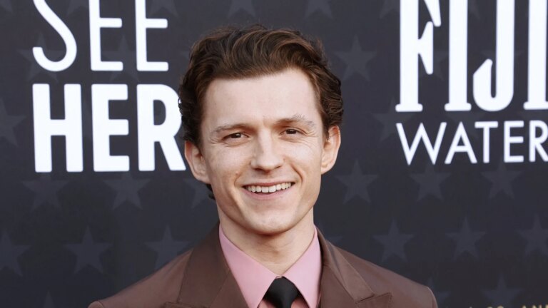 Tom Holland takket nei til Ã¥ vÃ¦re vertskap for Saturday Night Live pÃ¥ grunn av sin dysleksi
    

