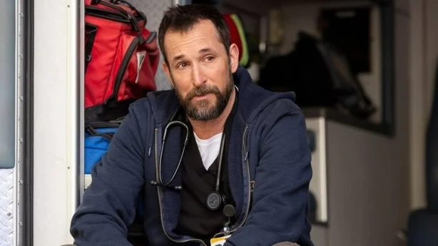 Noah Wyle som Dr Michael 'Robby' Robinavitch i The Pitt