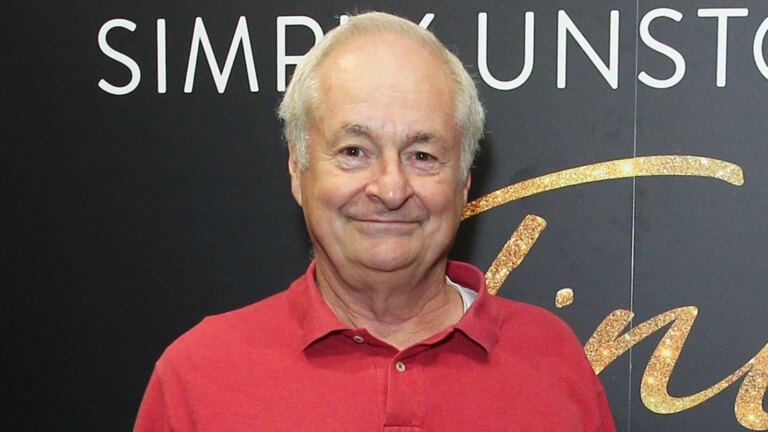 Radio- og TV-kringkaster Paul Gambaccini diagnostisert med Alzheimers sykdom
    

