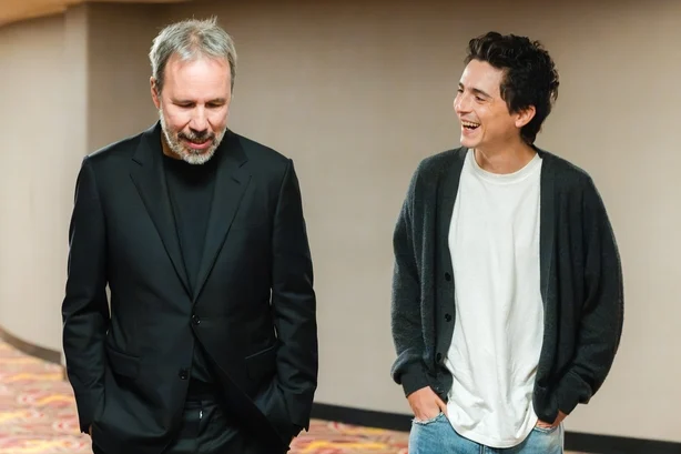 BURBANK, CALIFORNIA – 8. JULI: Denis Villeneuve og Timothée Chalamet deltar på 