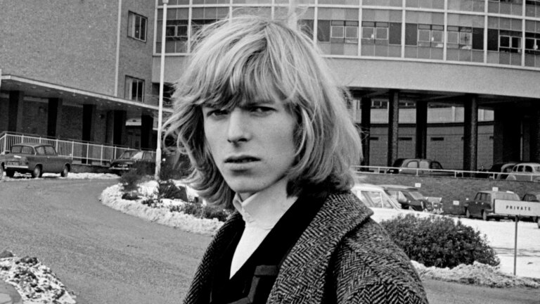 10 uhÃ¸rte David Bowie-sanger skal gis ut
    

