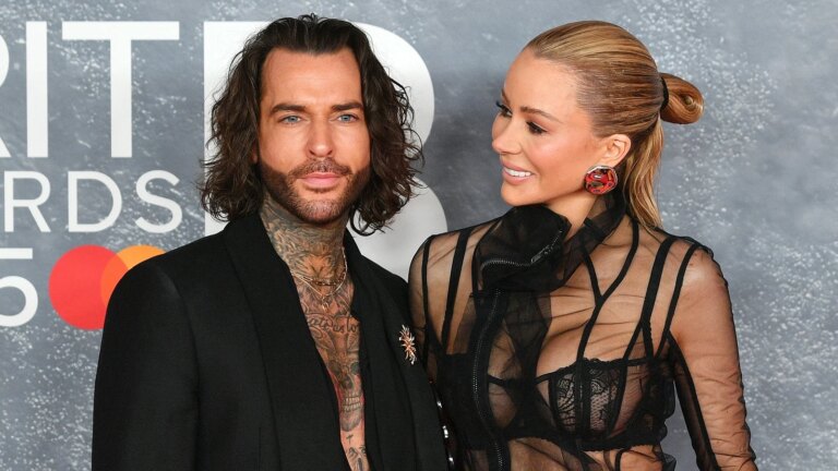 Realitystjernene Pete Wicks og Olivia Attwood gjÃ¸r forholdet Instagram offisielt
    

