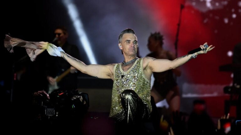 Robbie Williams legger til andre Limerick-show
    

