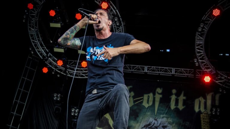 Lou Koller, Sick of It All-sangeren, dÃ¸r 59 Ã¥r gammel
    

