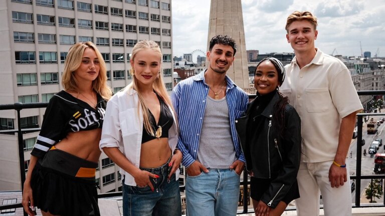 Strictly Come Dancing avslÃ¸rer fem nye profesjonelle dansere
    

