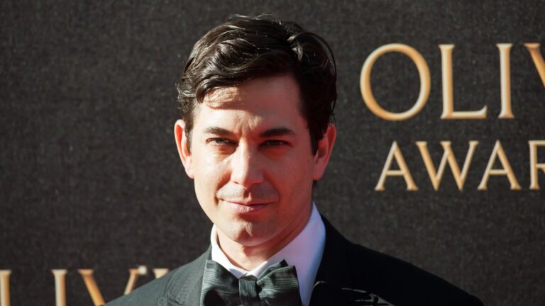 Adam Garcia: Bodyguard-musikalen "spilles ikke i det hele tatt"
    

