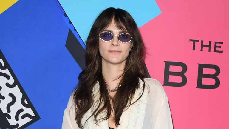 Cara Delevingne har "chip on her shoulder" etter Ã¥ ha modellert i pre-MeToo-tiden
    

