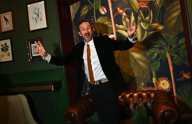 LONDON, ENGLAND – 20. NOVEMBER: Chris O'Dowd deltar på champagnemottakelsen Choose Love 10th Birthday Gala i Royal Albert Hall 20. november 2025 i London, England. (Foto: Dave Benett/Getty Images)