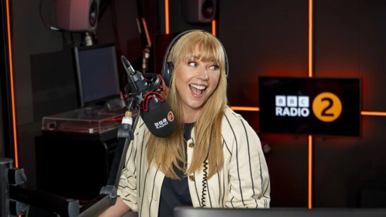 DJ Sara Cox trer inn i ny BBC Radio 2-rolle
    

