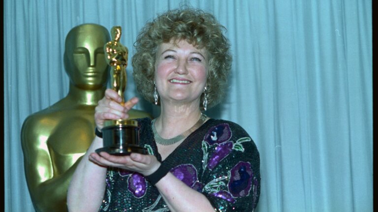 Den Oscar-vinnende irske skuespillerinnen Brenda Fricker dÃ¸r, 81 Ã¥r gammel
    

