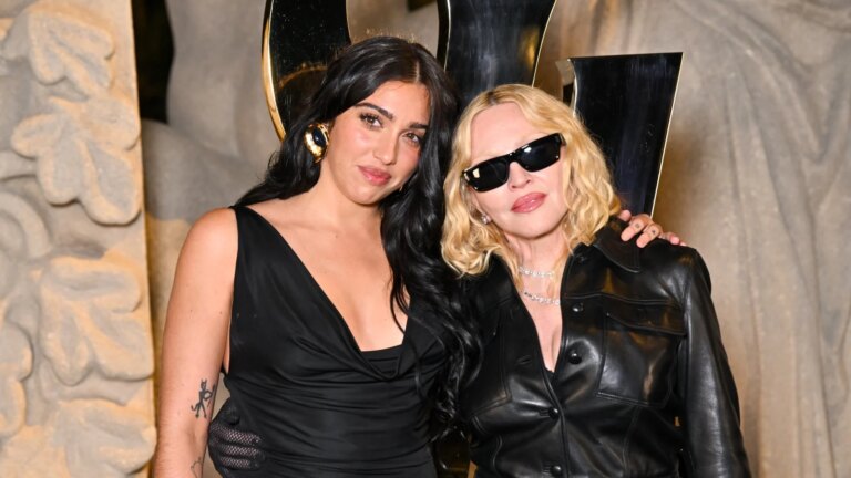 Madonna synger om farer ved berÃ¸mmelse i duett med datter pÃ¥ Confessions II
    

