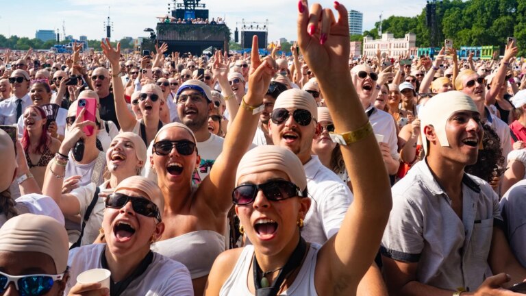 Pitbull satte verdensrekord med skallet cap pÃ¥ London-konserten
    

