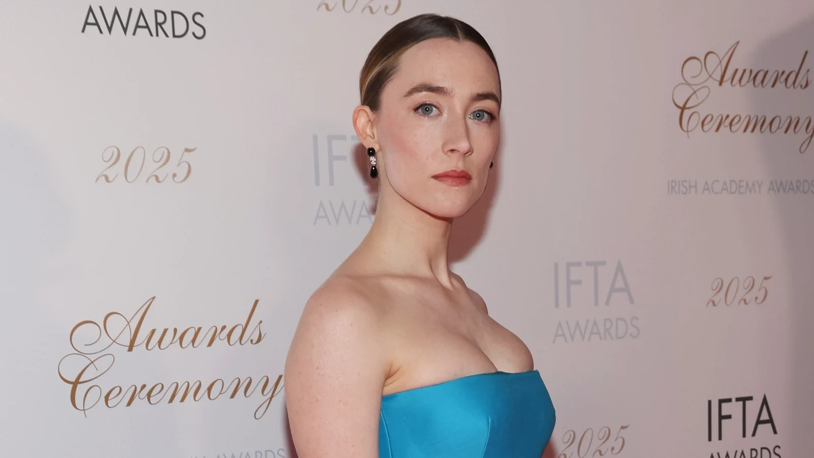 Saoirse Ronans regidebut for å konkurrere i Venezia