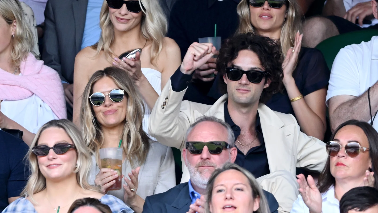 Sienna Miller, Anna Wintour og Simone Ashley blant Wimbledon-kjendiser