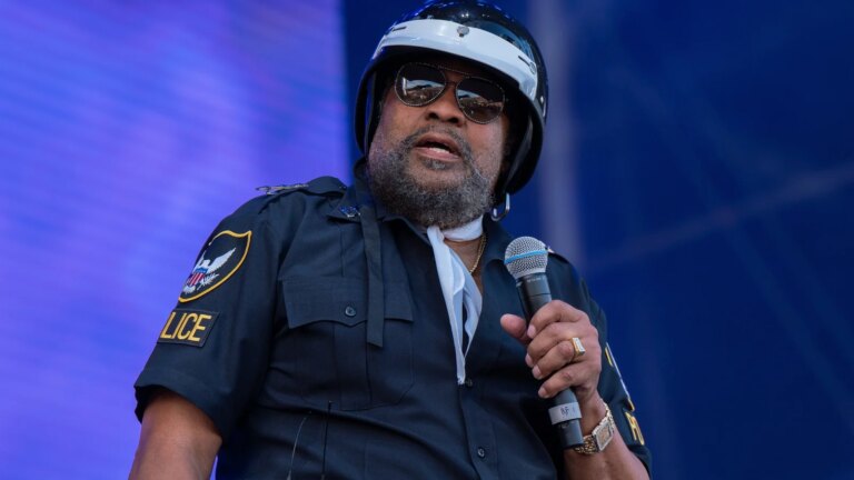Village People-forsanger Victor Willis dÃ¸r 74 Ã¥r gammel
    


