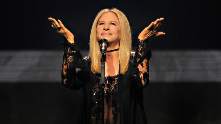 Barbra Streisand blir barneforfatter med And By the Way...
    

