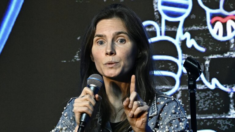 Amanda Knox viser "dypt respekt" overfor Meredith Kercher, sier publikum
    

