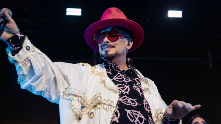 Boy George advarer bandmedlemmer vil bli sparket hvis de ikke Ã¸nsker Ã¥ fremfÃ¸re hans pro-israelske sang
    


