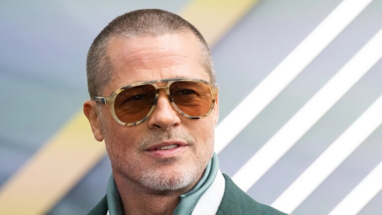 Brad Pitt sier at AI vil tillate at filmer med middels budsjett blir laget
    

