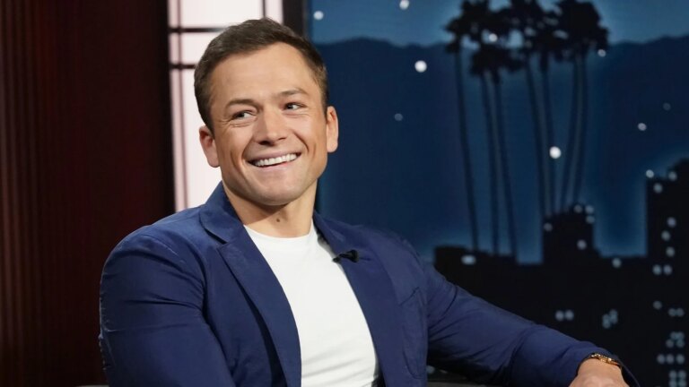 Taron Egerton avslÃ¸rer at han er fremmedgjort fra faren etter Ã¥ ha "dyttet utkastersetet"
    

