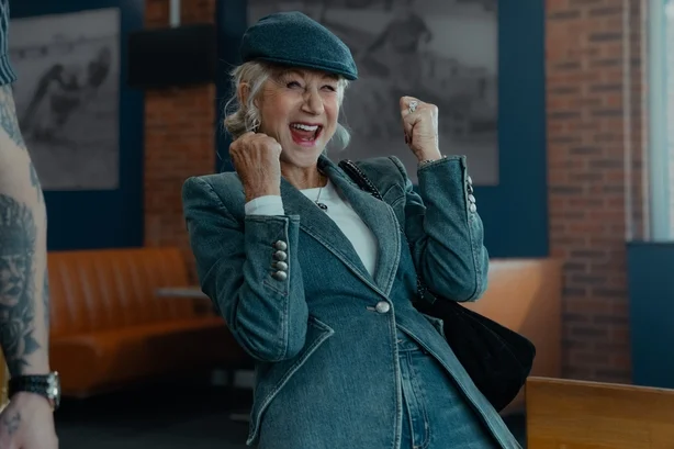 Helen Mirren som Maeve Harrigan i MobLand, sesong 2. Utstedelsesdato: torsdag 13. august 2026. PA Foto. Bildekreditt bør lese: Luke Varley/Paramount/PA Wire MERK TIL REDAKTØRER: Dette utdelingsbildet kan kun brukes til redaksjonelle rapporteringsformål for samtidig illustrasjon av hendelser, ting eller