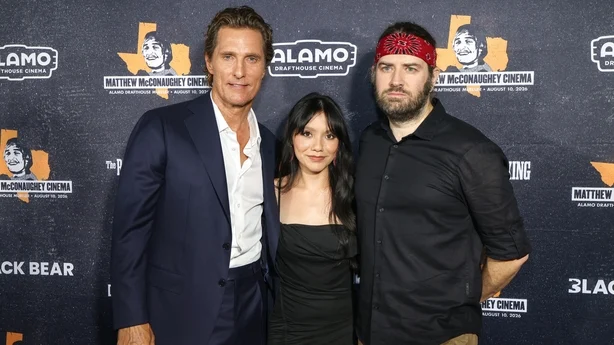 Matthew McConaughey, Angelina LookingGlass og Andrew Patterson på en spesiell visning av The Rivals of Amziah King på Matthew McConaughey Cinema 10. august 2026 i Austin, Texas. (Foto: Rick Kern/Getty Images)
