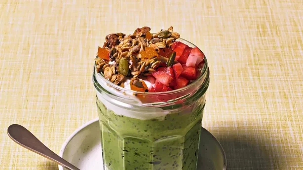 Matcha og jordbær chia pudding
