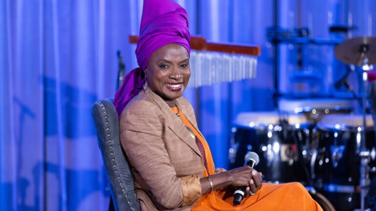 Angelique Kidjo blir den fÃ¸rste afrikanske musikeren som fÃ¥r Hollywood-stjerne
    

