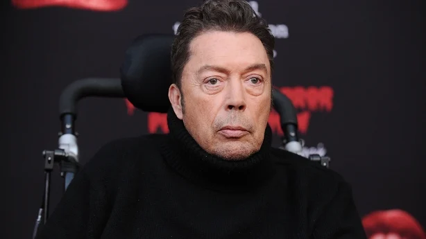Tim Curry deltar pÃ¥ premieren av The Rocky Horror Picture Show: Let's Do The Time Warp Again pÃ¥ The Roxy Theatre 13. oktober 2016 i West Hollywood, California. Foto av Jason LaVeris/FilmMagic)