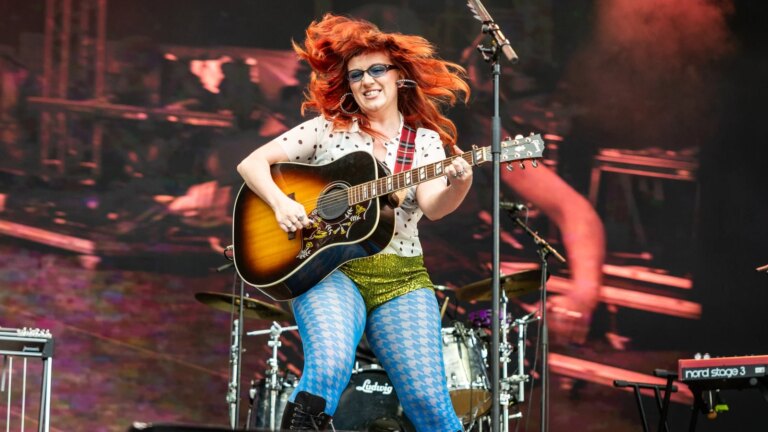 CMAT bekrefter ytelsen til Electric Picnic etter sykdom
    

