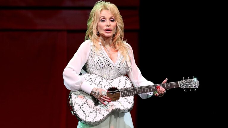 Dolly Parton-klassikere vender tilbake til irske hitlister
    


