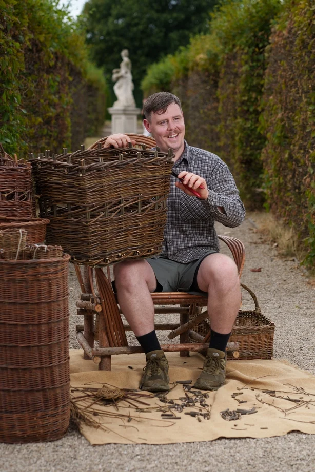 Tom Delaney fra Ould Crafty, Claremorris, Co. Mayo. Tom er en tradisjonell kurvmaker som tar vare på arven fra pilkurv med hjemmedyrket og lokalt hentet pil. 13.08.2026 Fotografi: ©Fran Veale