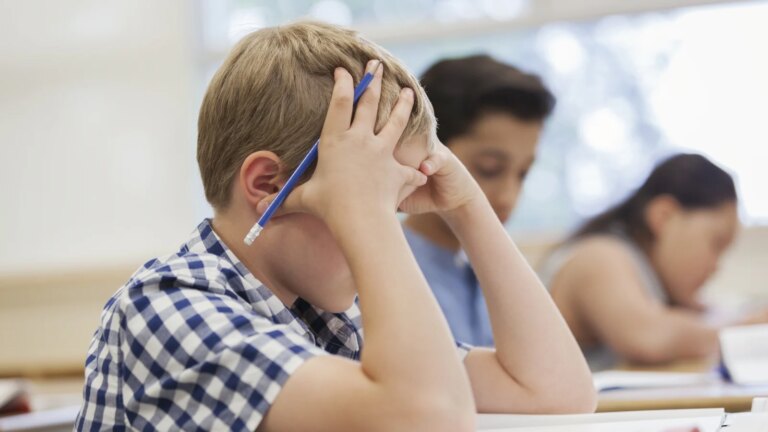 5 tegn pÃ¥ at barnet ditt sliter med det nye skoleÃ¥ret â€“ og hvordan du kan tilby stÃ¸tte
    

